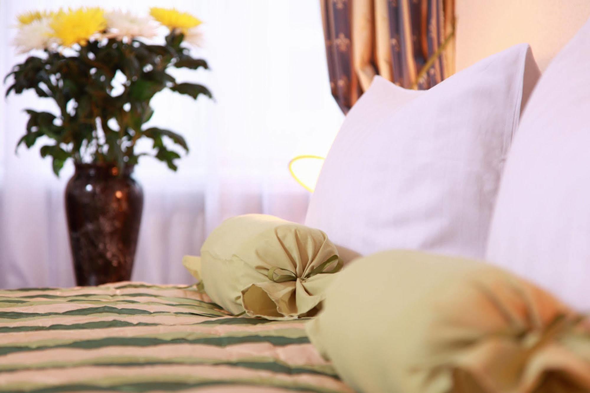 Hotel Central Inn Am Hauptbahnhof Pension Berlin Bagian luar foto
