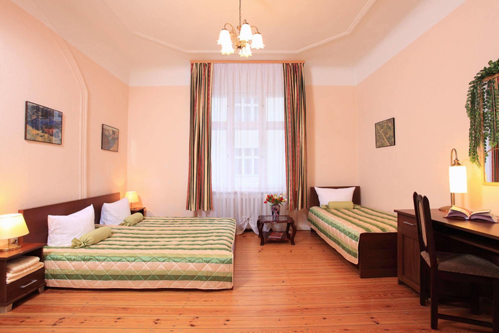 Hotel Central Inn Am Hauptbahnhof Pension Berlin Bagian luar foto