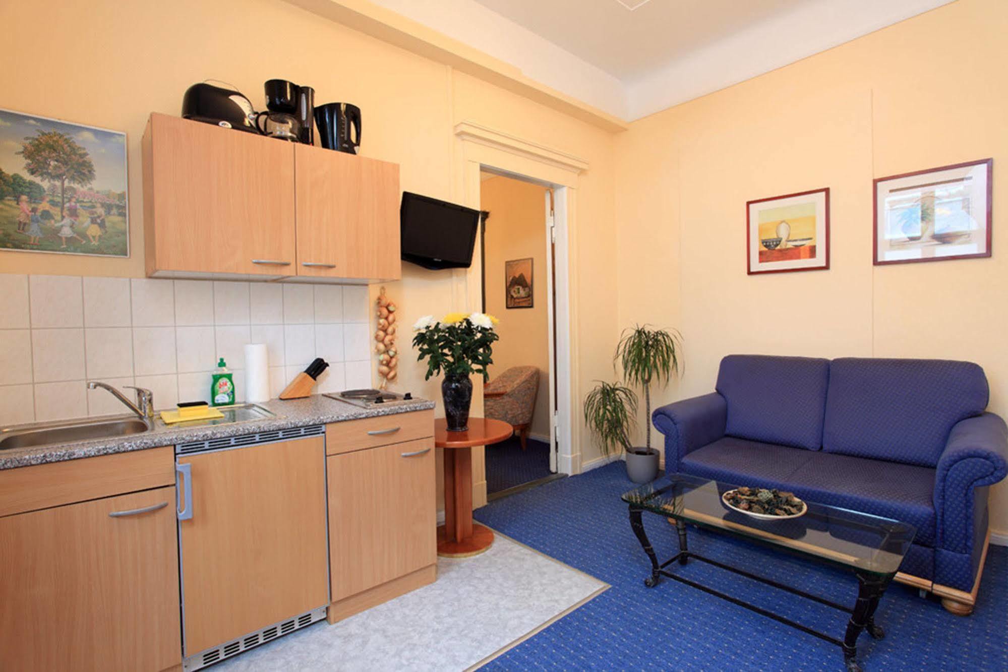Hotel Central Inn Am Hauptbahnhof Pension Berlin Bagian luar foto